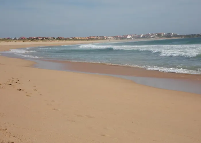 Peniche Blue Wave بيت ضيافة *
